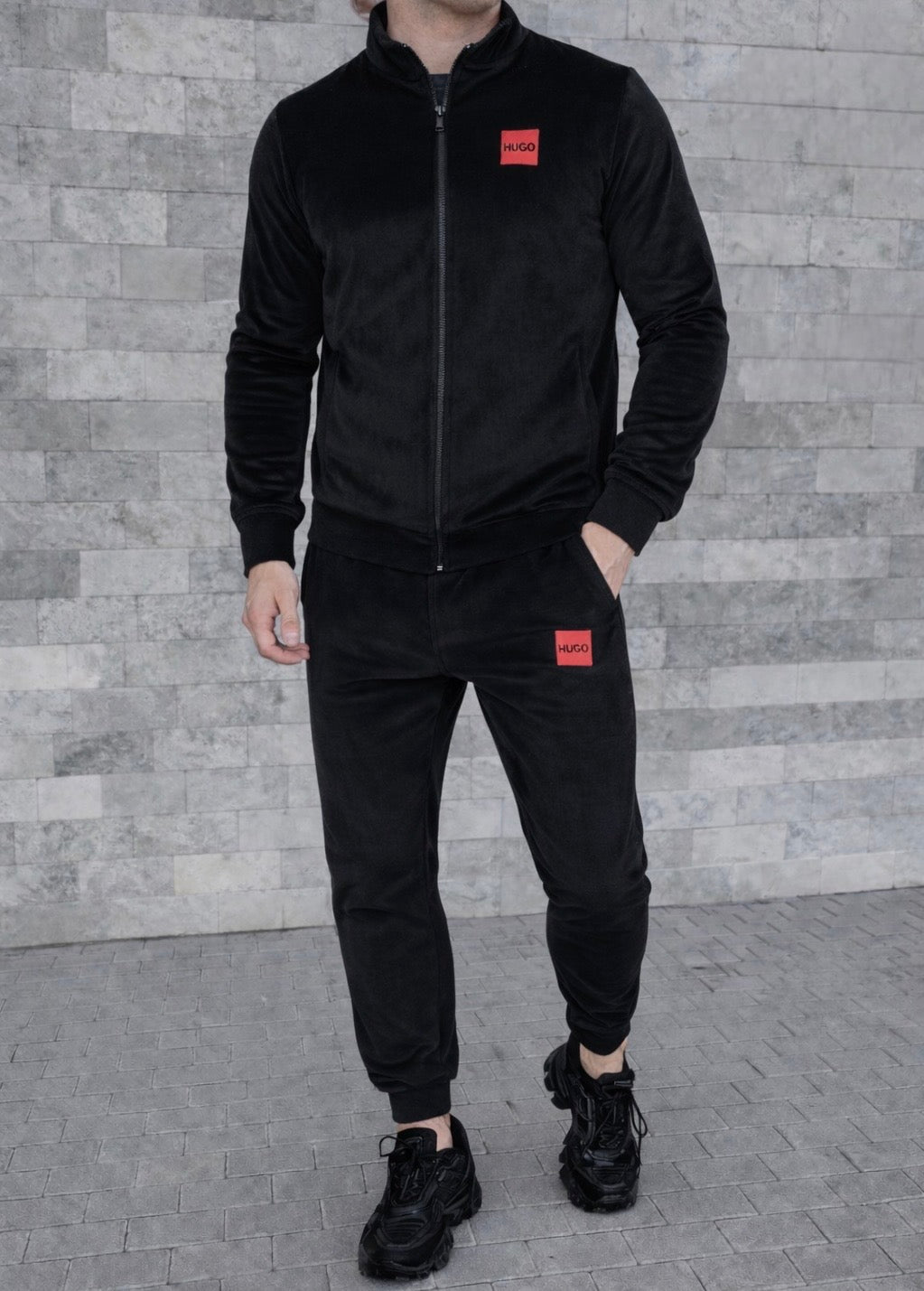 Hugo Boss veliūrinis kostiumas