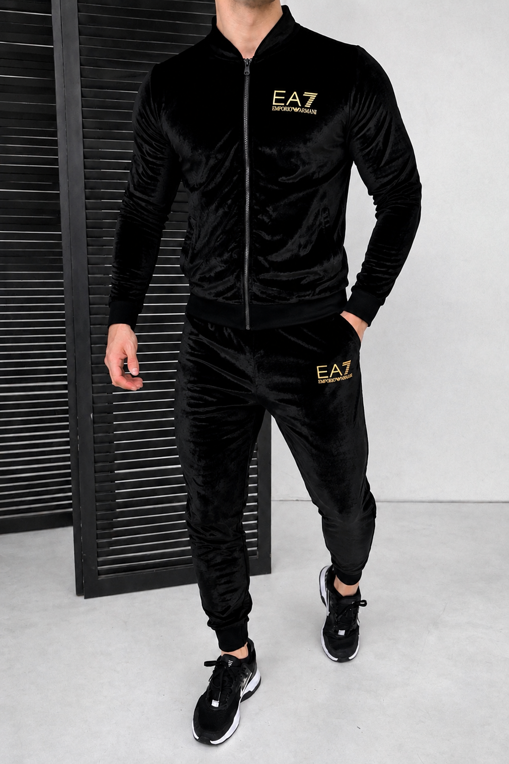 Emporio Armani veliūrinis kostiumas