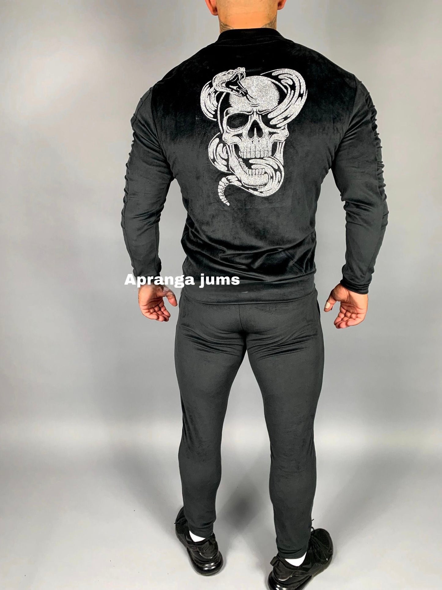 veliūrinis kostiumas su spauda