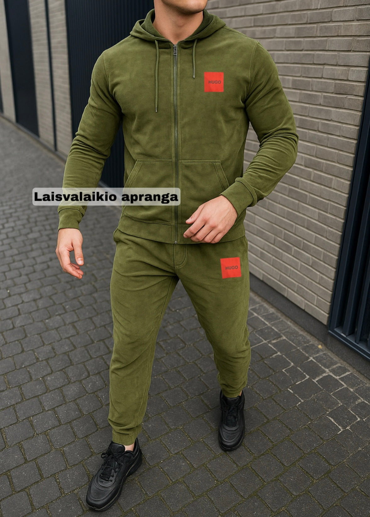 Hugo veliūrinis kostiumas