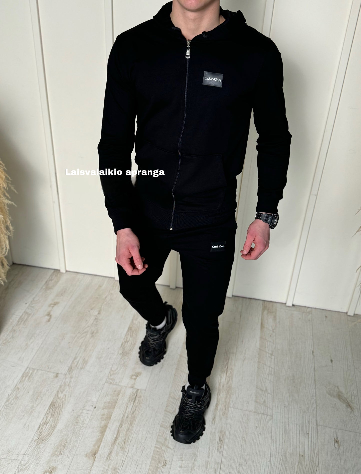 Calvin Klein kostiumas