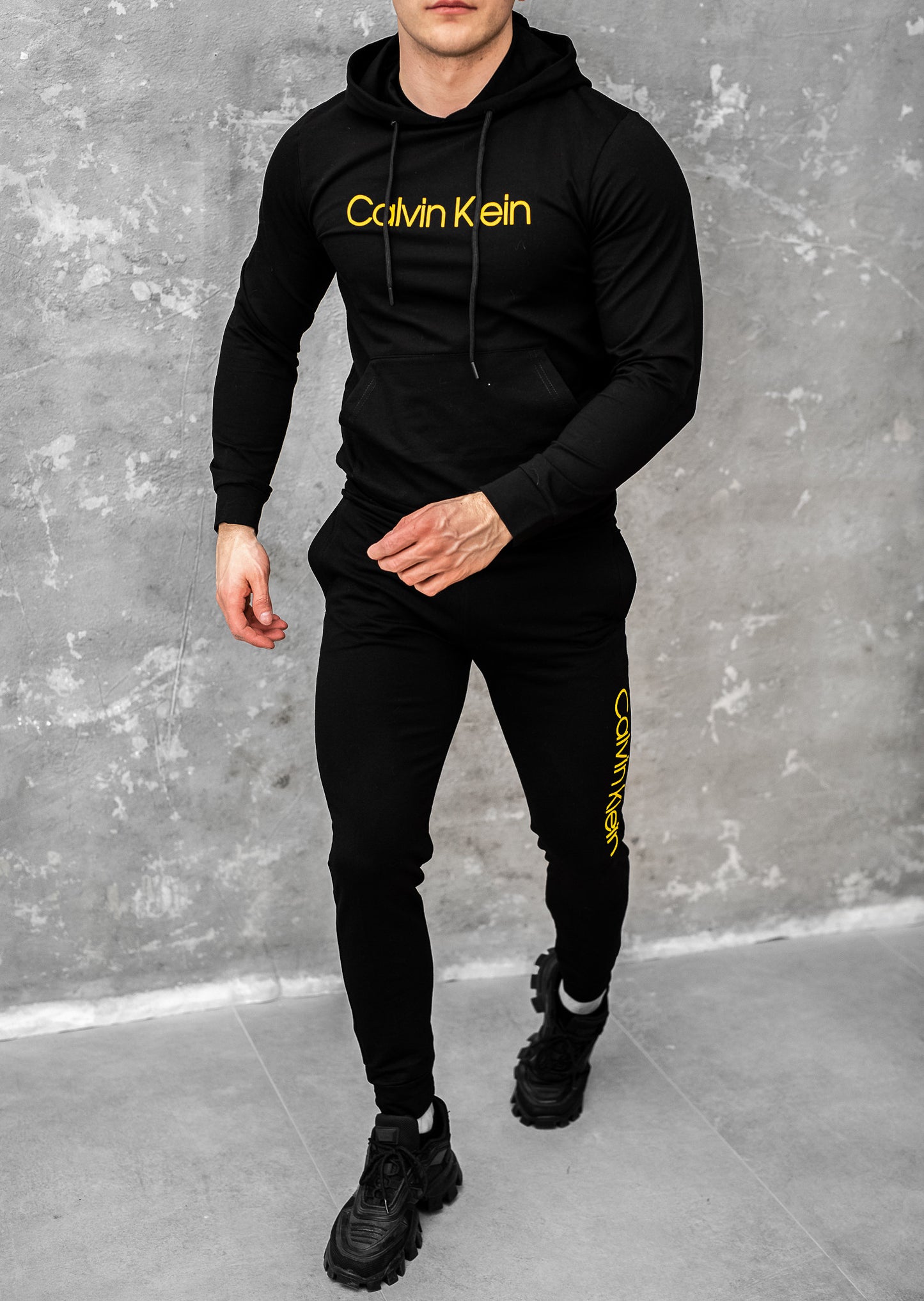 Calvin Klein kostiumas