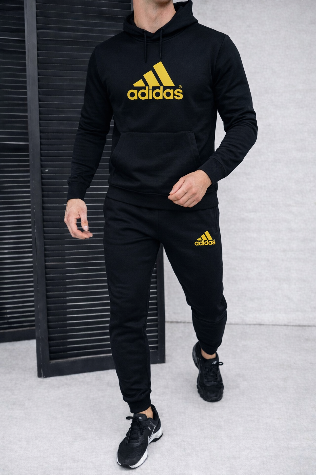 Adidas kostiumas