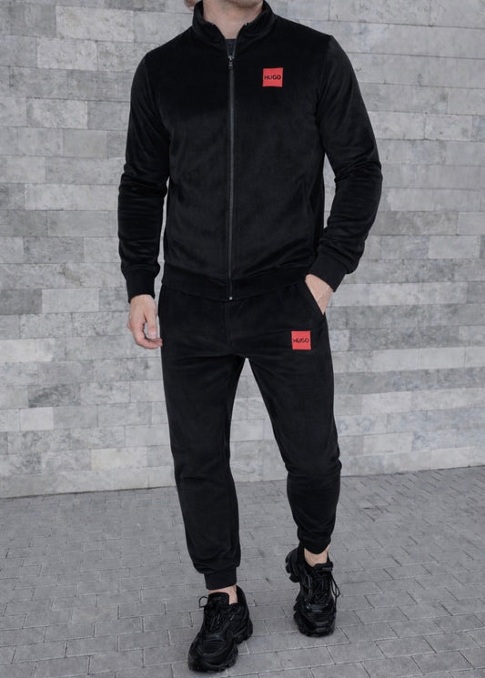 Hugo Boss veliūrinis kostiumas