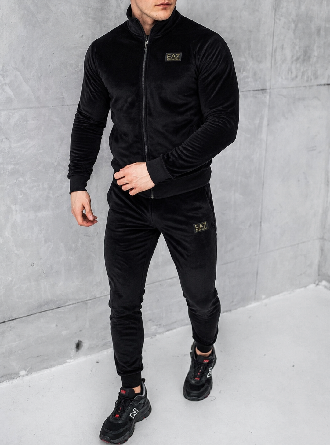 Emporio Armani veliūrinis kostiumas