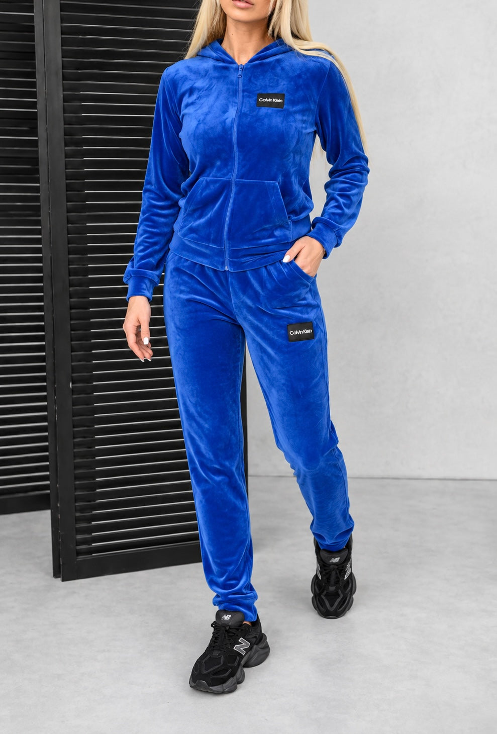 Calvin Klein veliūrinis kostiumas