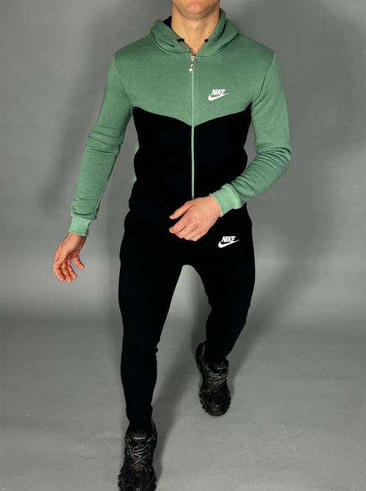 Vyriškas Nike  kostiumas