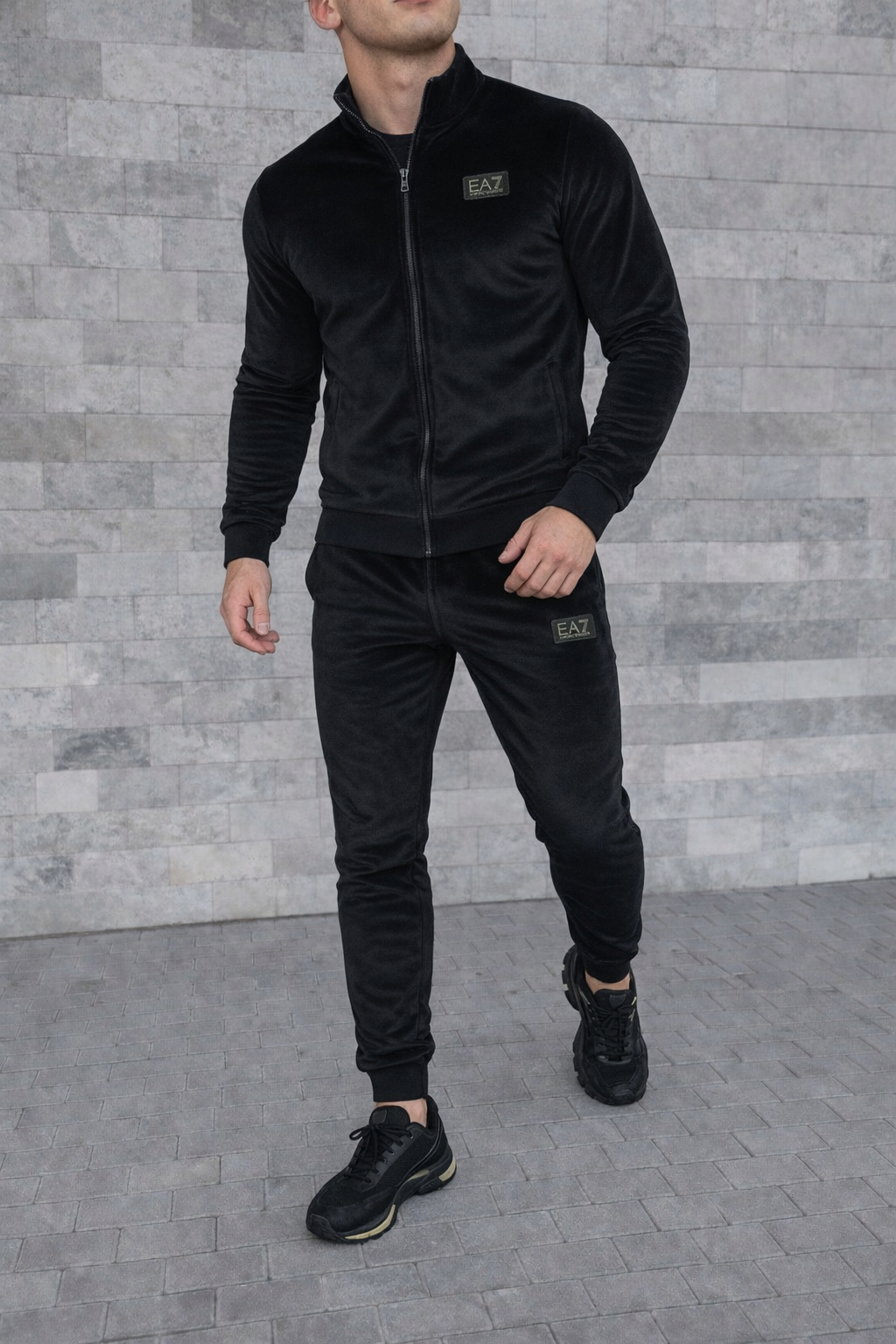 Emporio Armani veliūrinis kostiumas