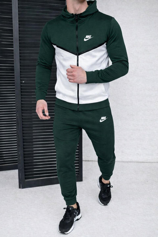 Nike Tech Fleece kostiumas